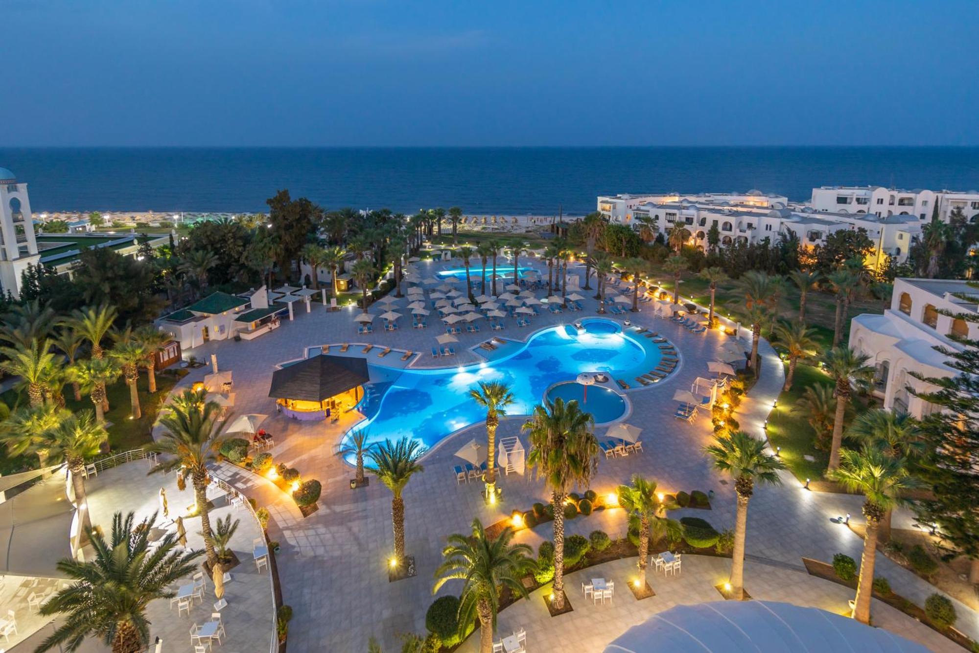Marhaba Palace Port El Kantaoui Exterior photo The resort at night